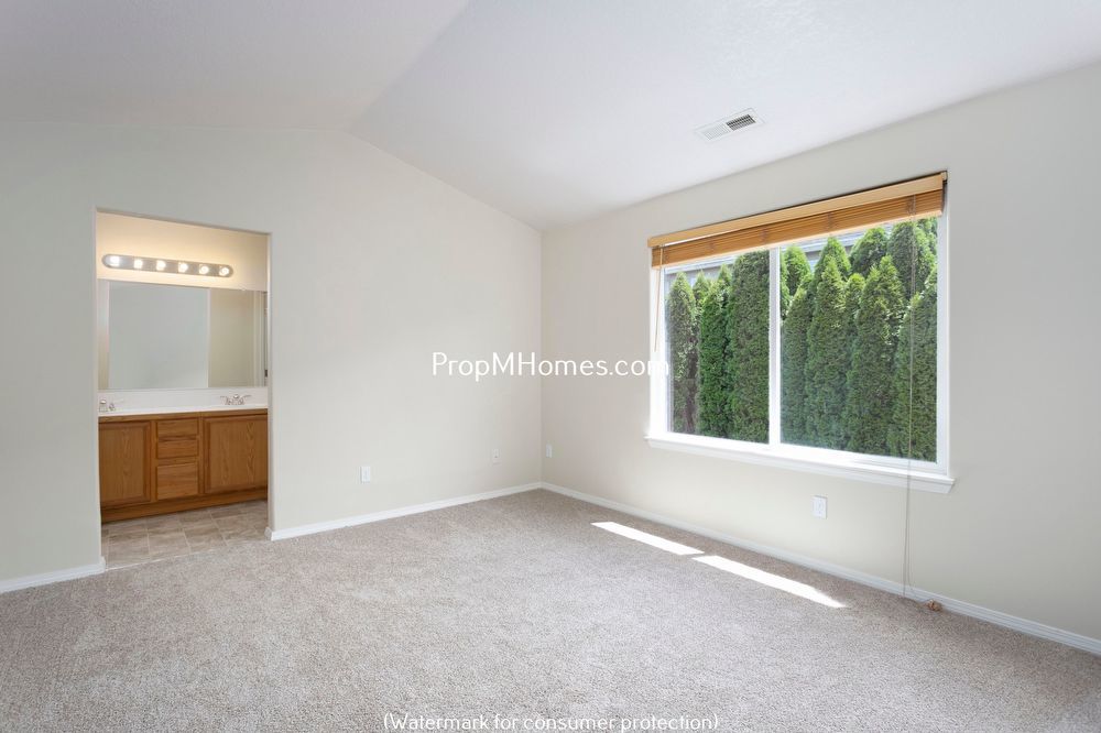 Great Farmington Townhouse in Quaint Little Neighborhood! property image