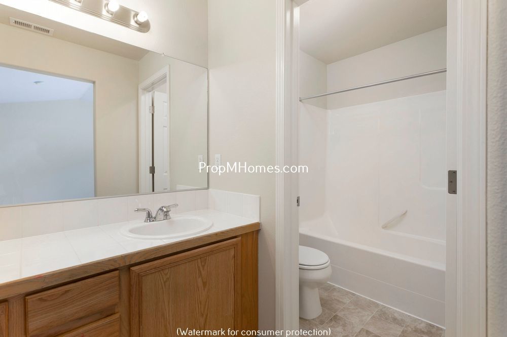 Great Farmington Townhouse in Quaint Little Neighborhood! property image