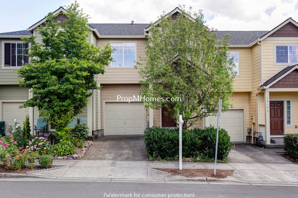 Great Farmington Townhouse in Quaint Little Neighborhood! property image