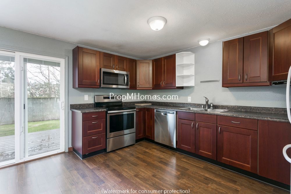 Terrific Three Bedroom Beaverton Ranch Home - Close to Nike! property image