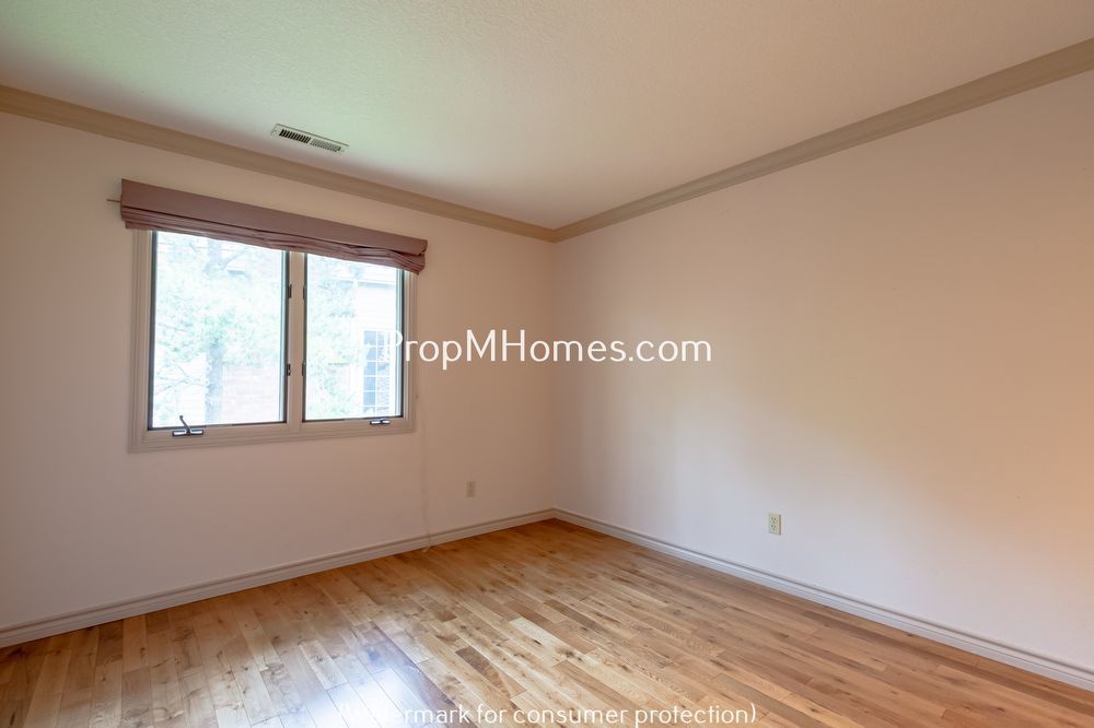 Discover Tranquil Living in Northwest Heights! property image