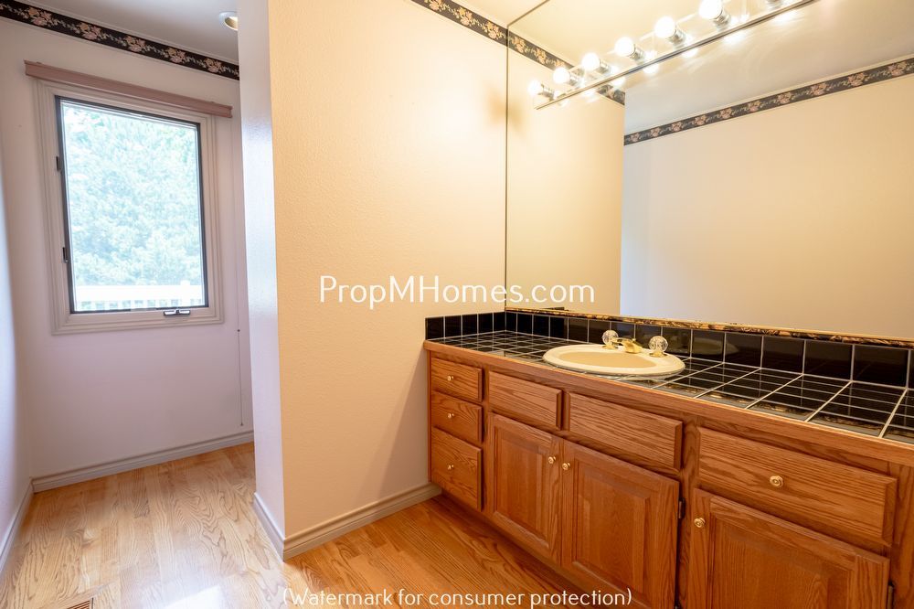 Discover Tranquil Living in Northwest Heights! property image
