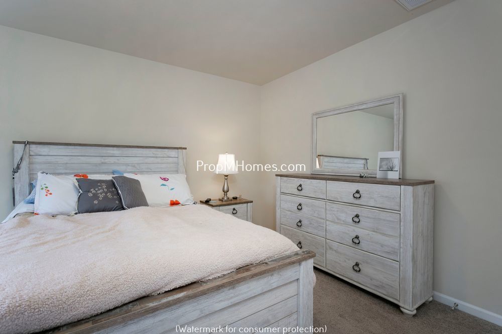 Beautiful Damascus Three Bedroom Townhome In Wind Swept Waters! property image