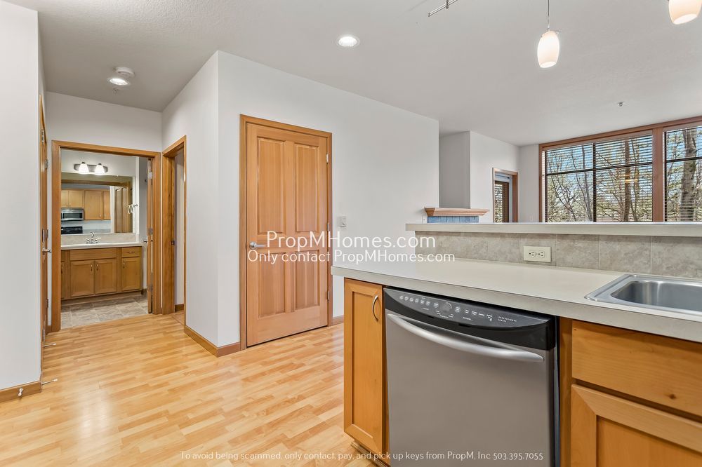 Light Filled One Bedroom Condo at the Beranger! property image