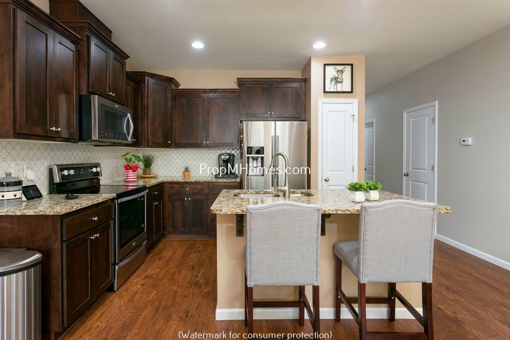 Beautiful Damascus Three Bedroom Townhome In Wind Swept Waters! property image