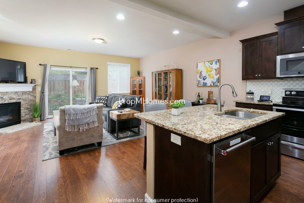 Beautiful Damascus Three Bedroom Townhome In Wind Swept Waters! property image