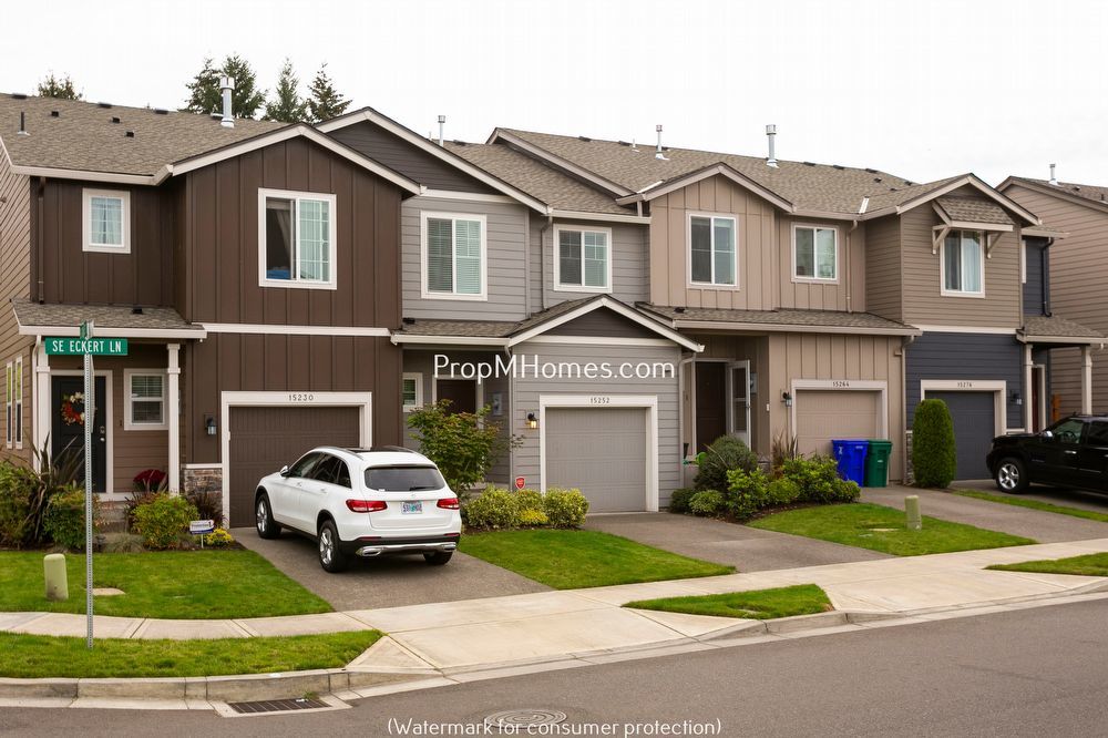 Beautiful Damascus Three Bedroom Townhome In Wind Swept Waters! property image