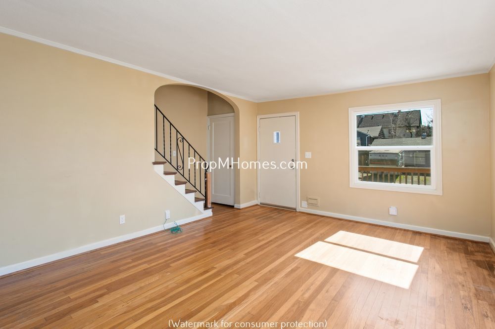 Delightful Two Bedroom Duplex In SE Portland - Fenced Yard! property image