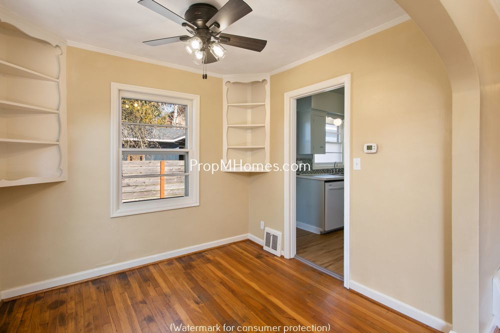 Delightful Two Bedroom Duplex In SE Portland - Fenced Yard! property image