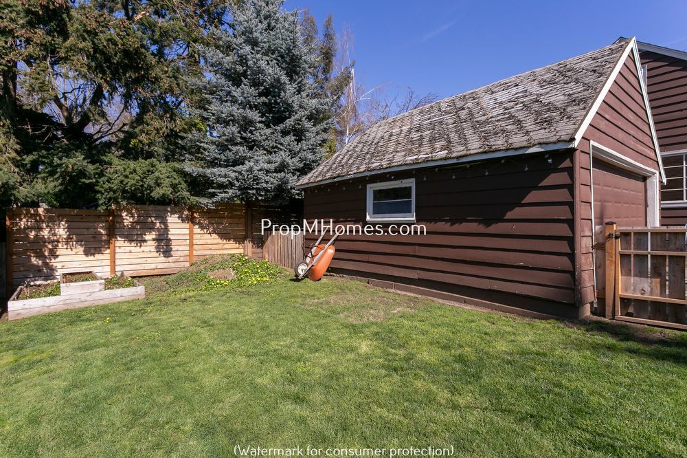 Delightful Two Bedroom Duplex In SE Portland - Fenced Yard! property image