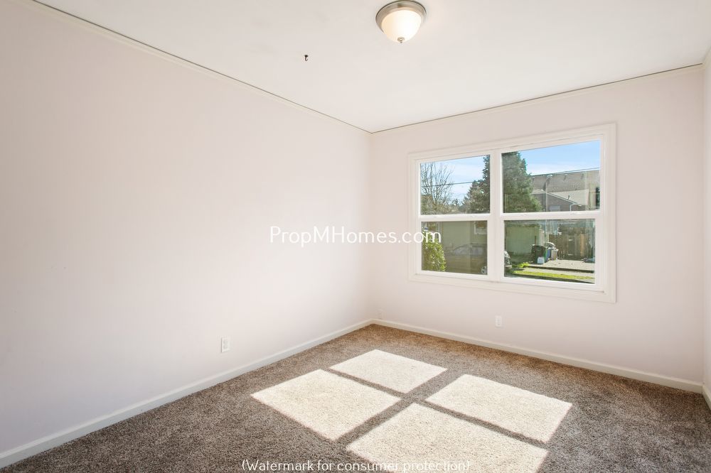 Delightful Two Bedroom Duplex In SE Portland - Fenced Yard! property image