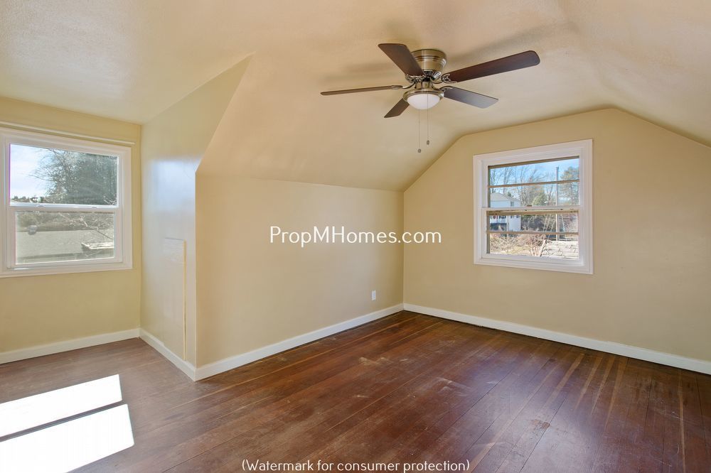 Delightful Two Bedroom Duplex In SE Portland - Fenced Yard! property image