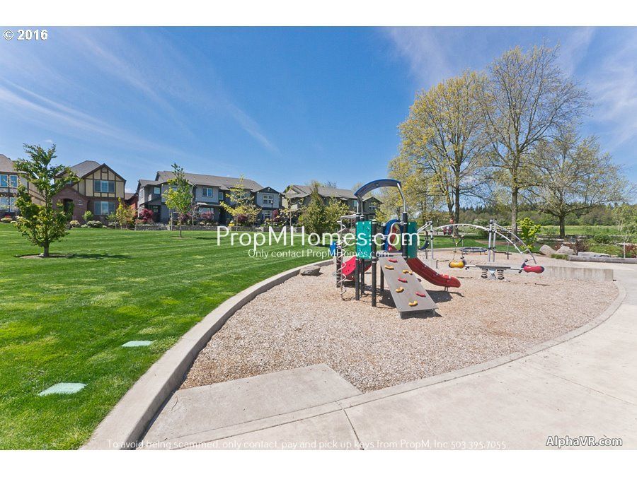 Three Bedroom Home In Desirable Villebois Community! RENT SPECIAL property image