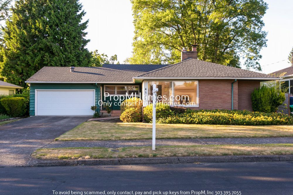 Spacious Mid-Century Three Bedroom Home In Woodstock! property image