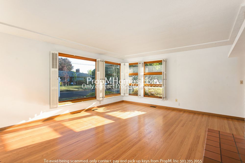 Spacious Mid-Century Three Bedroom Home In Woodstock! property image