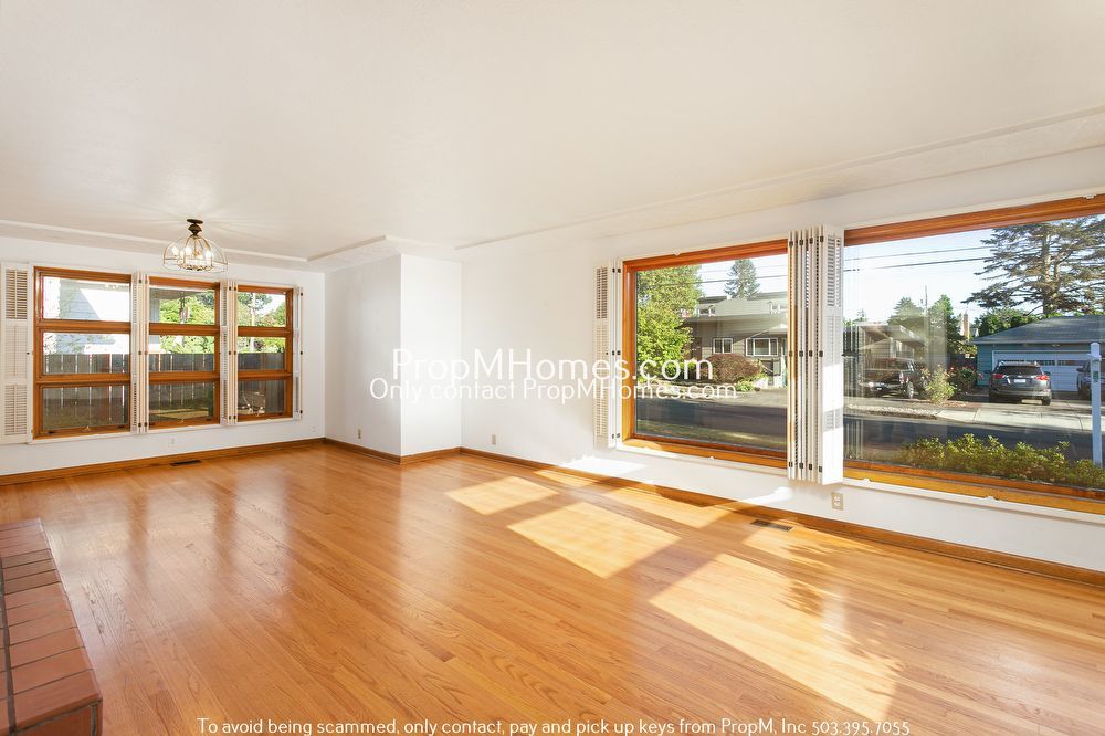 Spacious Mid-Century Three Bedroom Home In Woodstock! property image