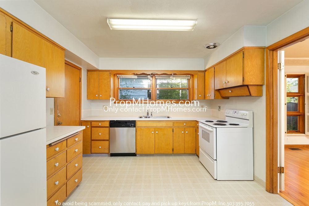 Spacious Mid-Century Three Bedroom Home In Woodstock! property image