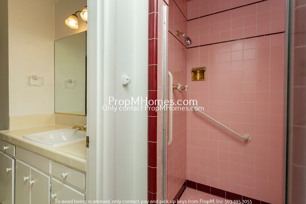 Spacious Mid-Century Three Bedroom Home In Woodstock! property image