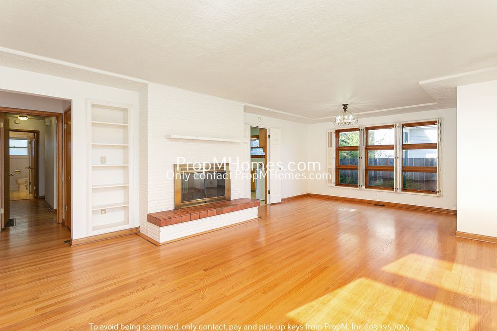 Spacious Mid-Century Three Bedroom Home In Woodstock! property image