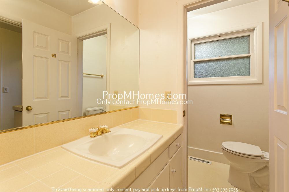 Spacious Mid-Century Three Bedroom Home In Woodstock! property image