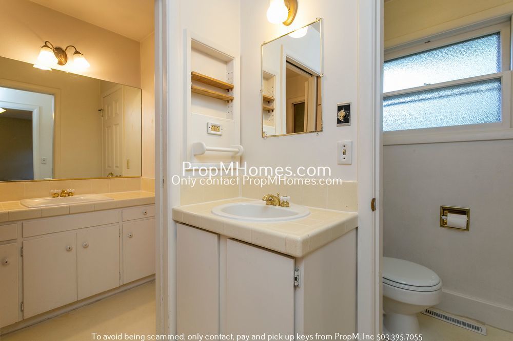 Spacious Mid-Century Three Bedroom Home In Woodstock! property image
