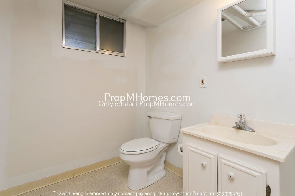 Spacious Mid-Century Three Bedroom Home In Woodstock! property image