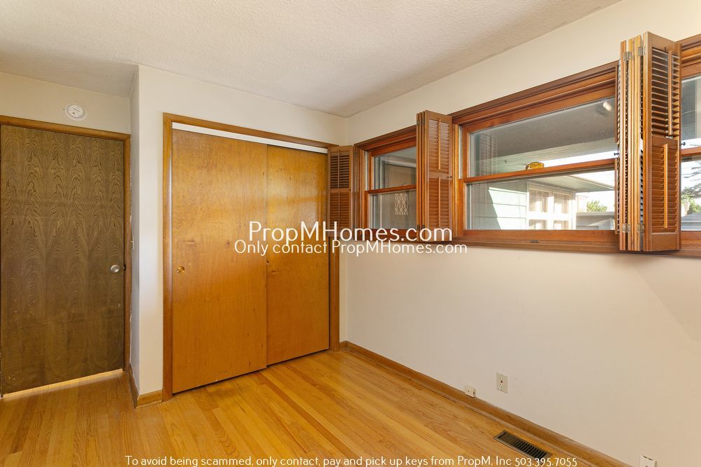Spacious Mid-Century Three Bedroom Home In Woodstock! property image