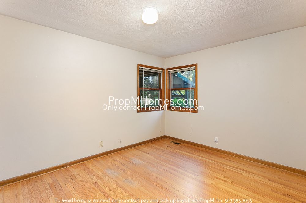 Spacious Mid-Century Three Bedroom Home In Woodstock! property image