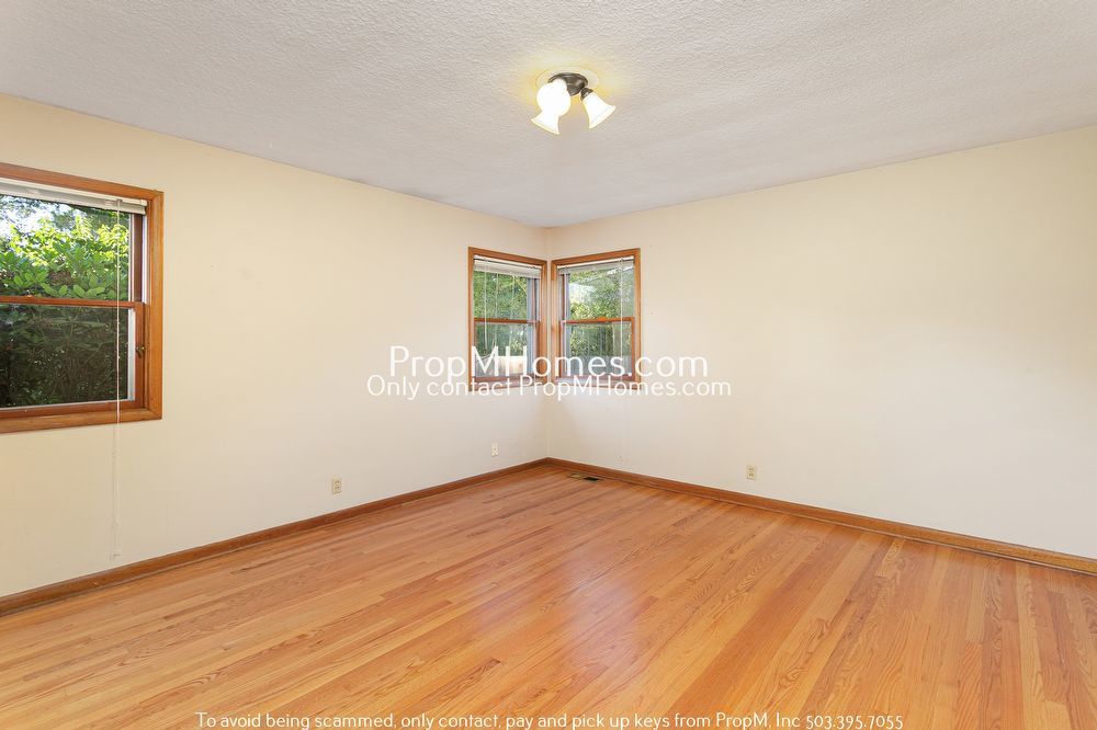 Spacious Mid-Century Three Bedroom Home In Woodstock! property image