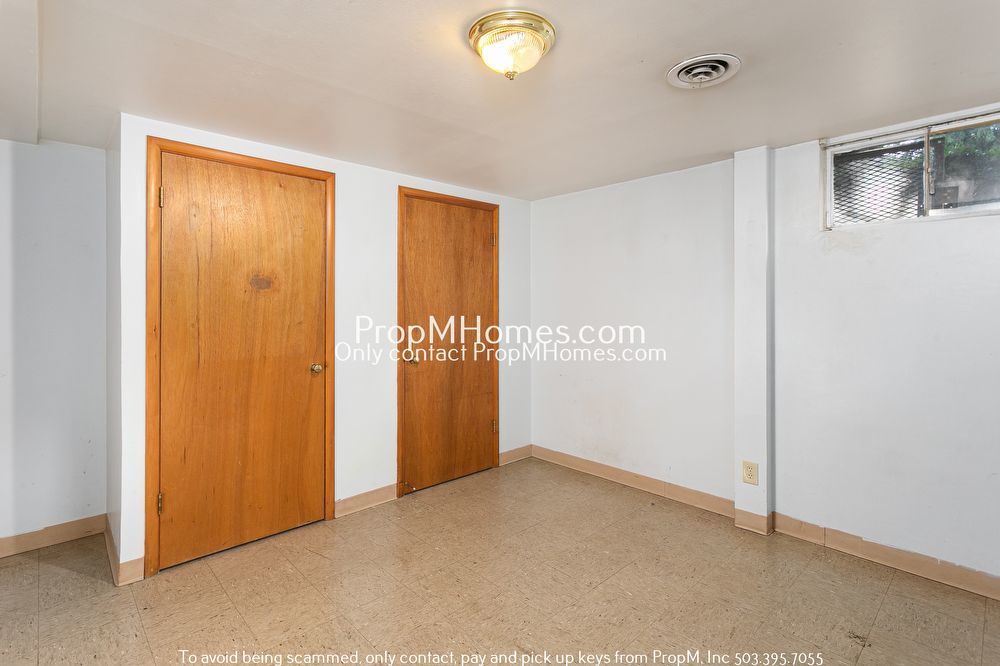 Spacious Mid-Century Three Bedroom Home In Woodstock! property image