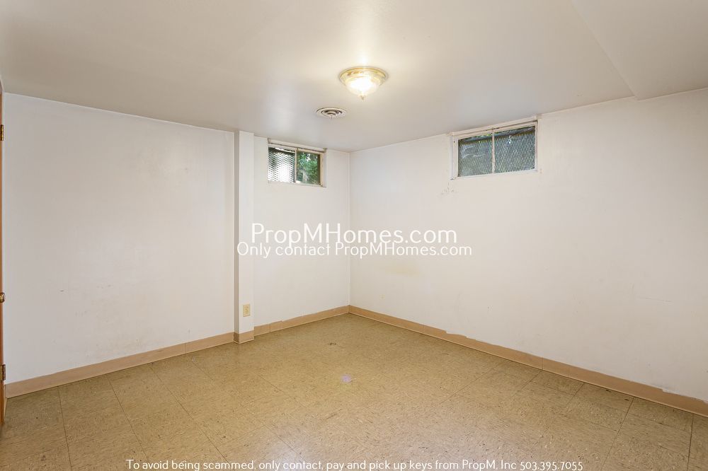 Spacious Mid-Century Three Bedroom Home In Woodstock! property image