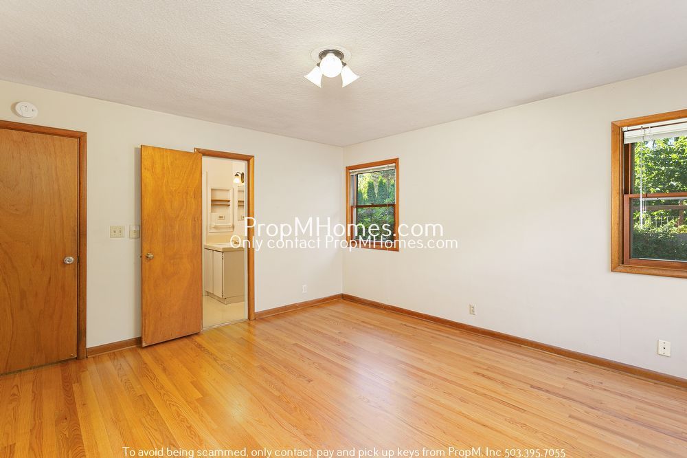 Spacious Mid-Century Three Bedroom Home In Woodstock! property image