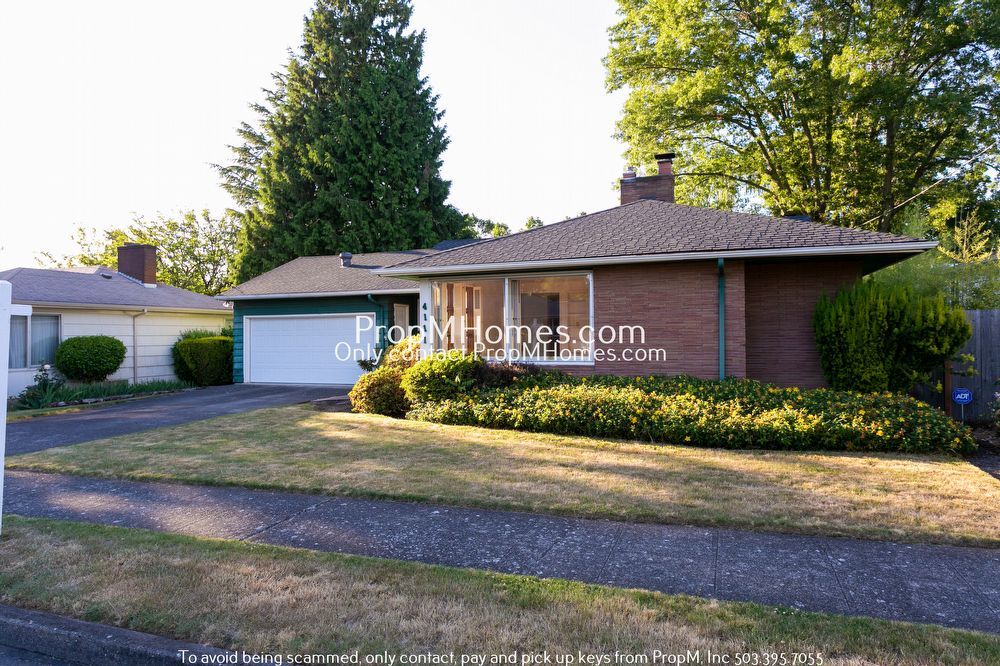 Spacious Mid-Century Three Bedroom Home In Woodstock! property image