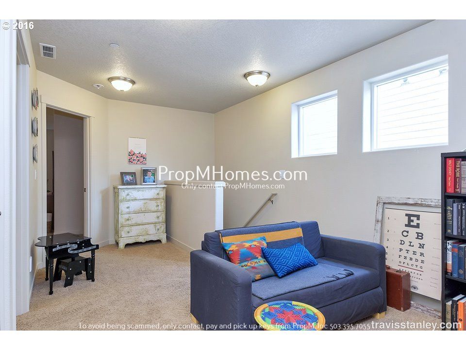 Three Bedroom Home In Desirable Villebois Community! RENT SPECIAL property image