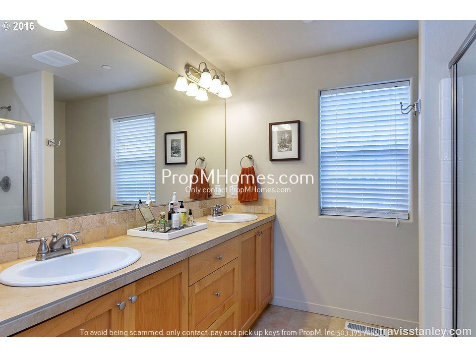 Three Bedroom Home In Desirable Villebois Community! RENT SPECIAL property image