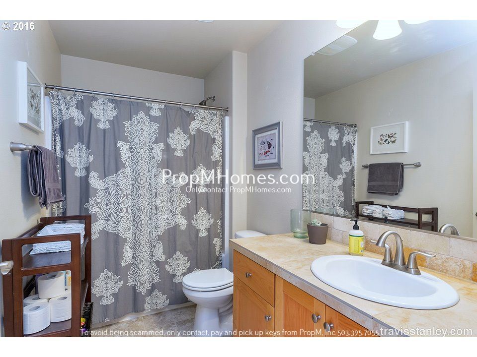 Three Bedroom Home In Desirable Villebois Community! RENT SPECIAL property image