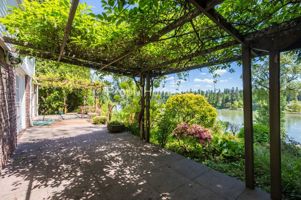 Riverfront Perfection - Charming 3 Bedroom Lake Oswego Home! property image