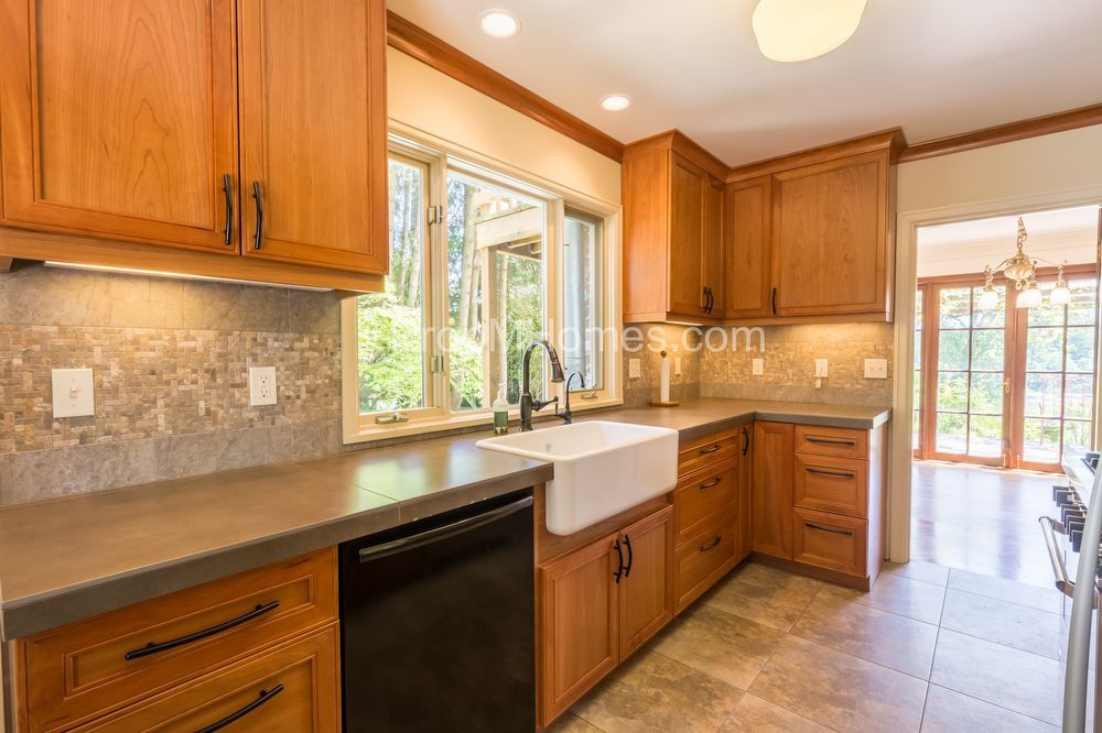 Riverfront Perfection - Charming 3 Bedroom Lake Oswego Home! property image