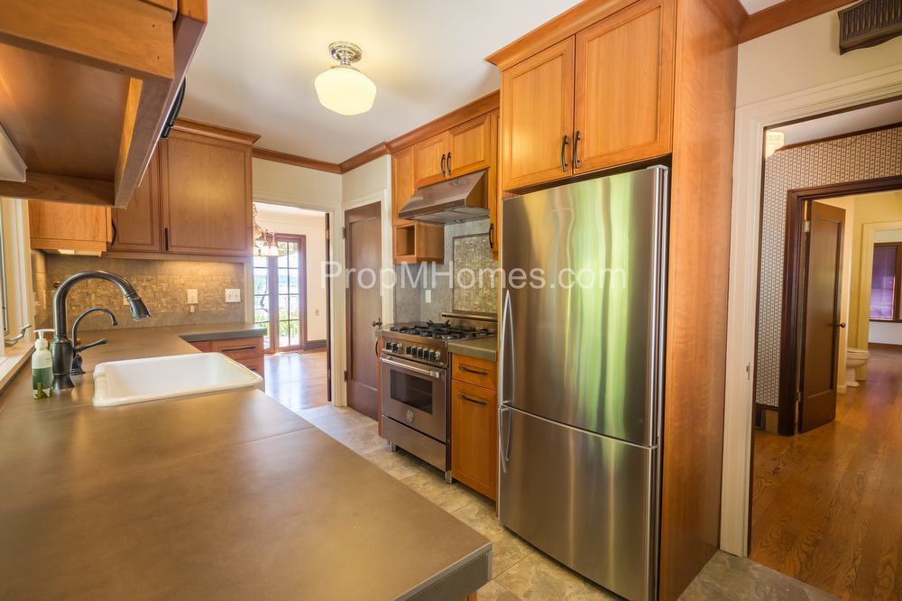 Riverfront Perfection - Charming 3 Bedroom Lake Oswego Home! property image