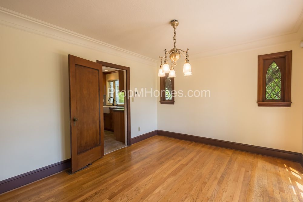 Riverfront Perfection - Charming 3 Bedroom Lake Oswego Home! property image
