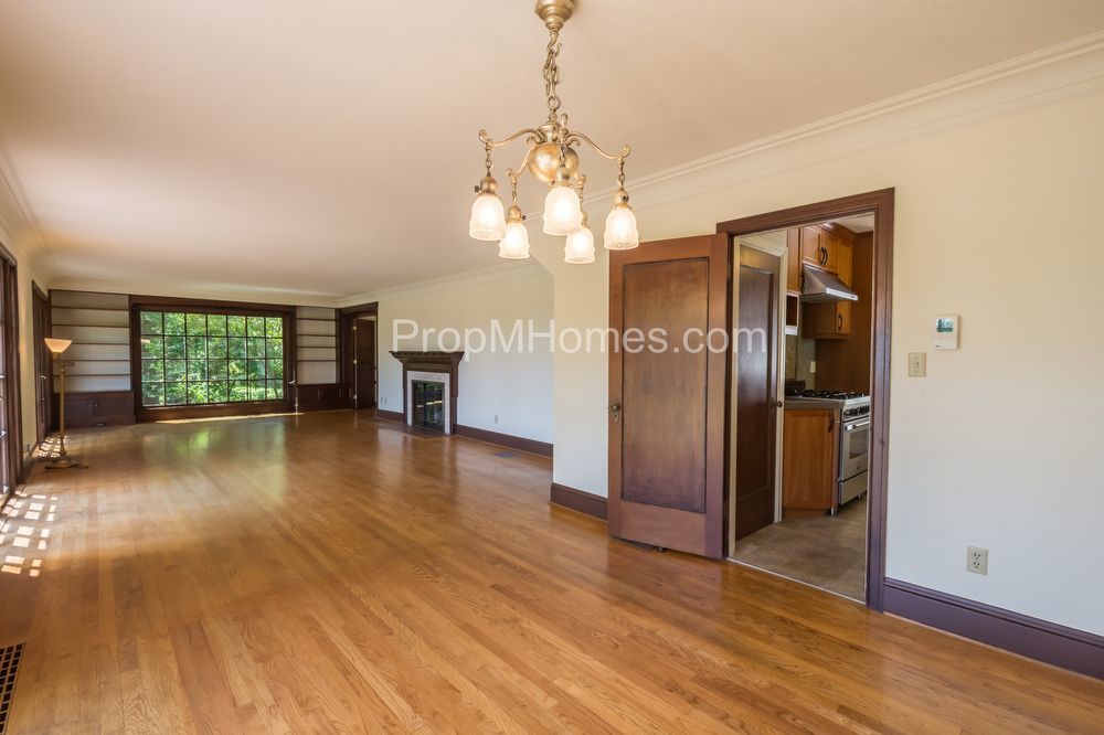 Riverfront Perfection - Charming 3 Bedroom Lake Oswego Home! property image