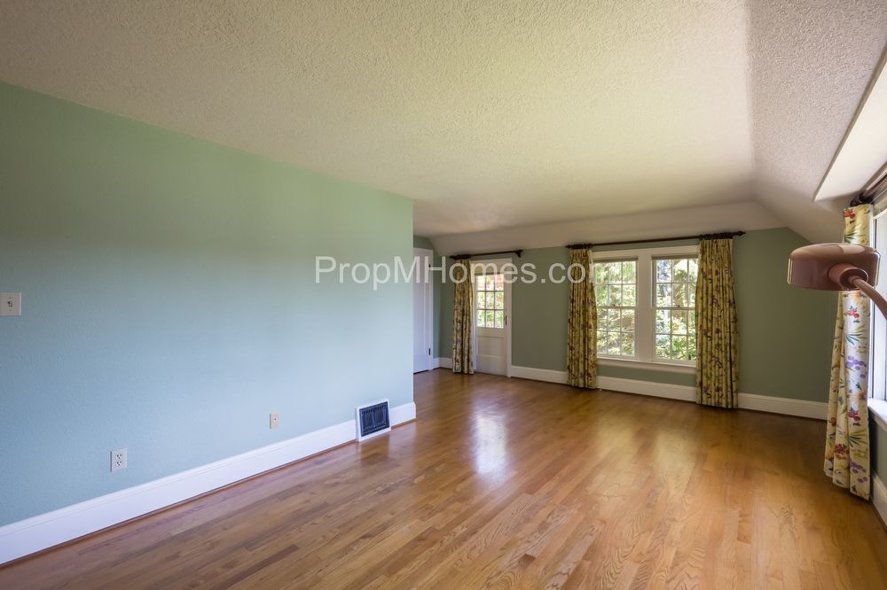 Riverfront Perfection - Charming 3 Bedroom Lake Oswego Home! property image