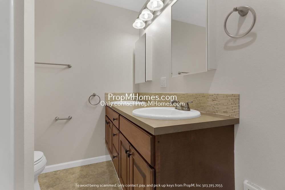 Walking Distance To Nike - Updated Three Bedroom Single Level! property image