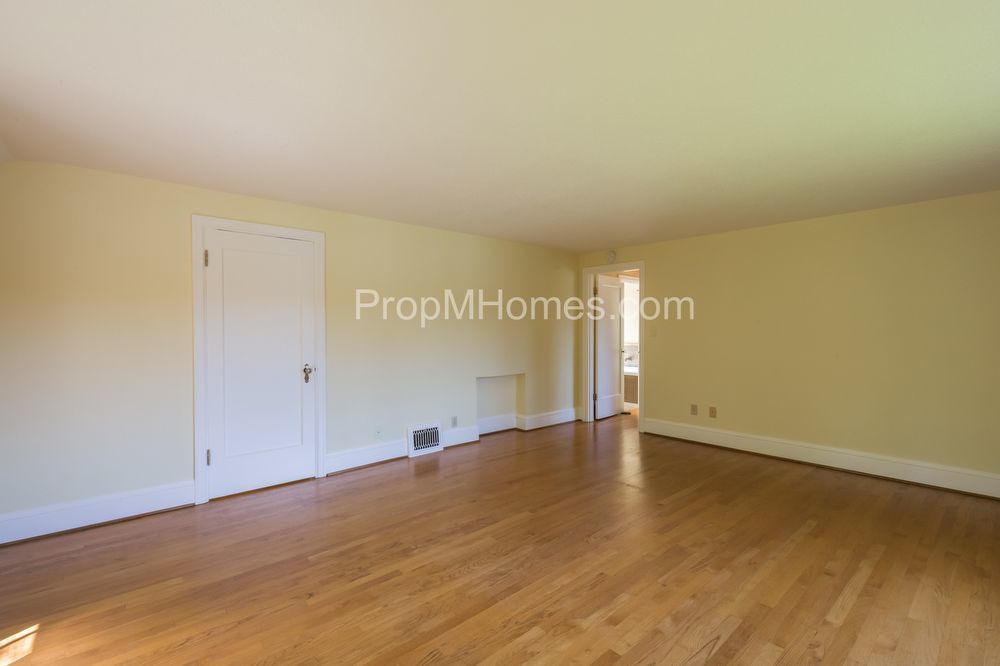 Riverfront Perfection - Charming 3 Bedroom Lake Oswego Home! property image