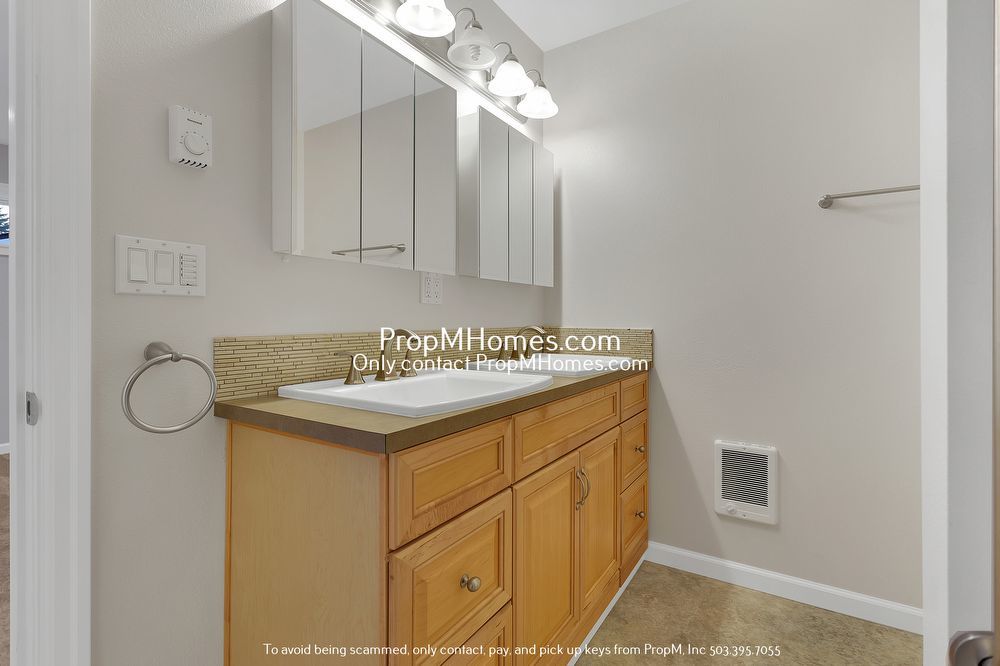 Walking Distance To Nike - Updated Three Bedroom Single Level! property image