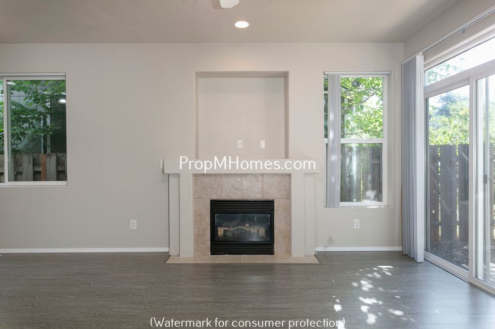 Adorable Three Bedroom Home In SE Portland - With A Spacious Backyard! property image