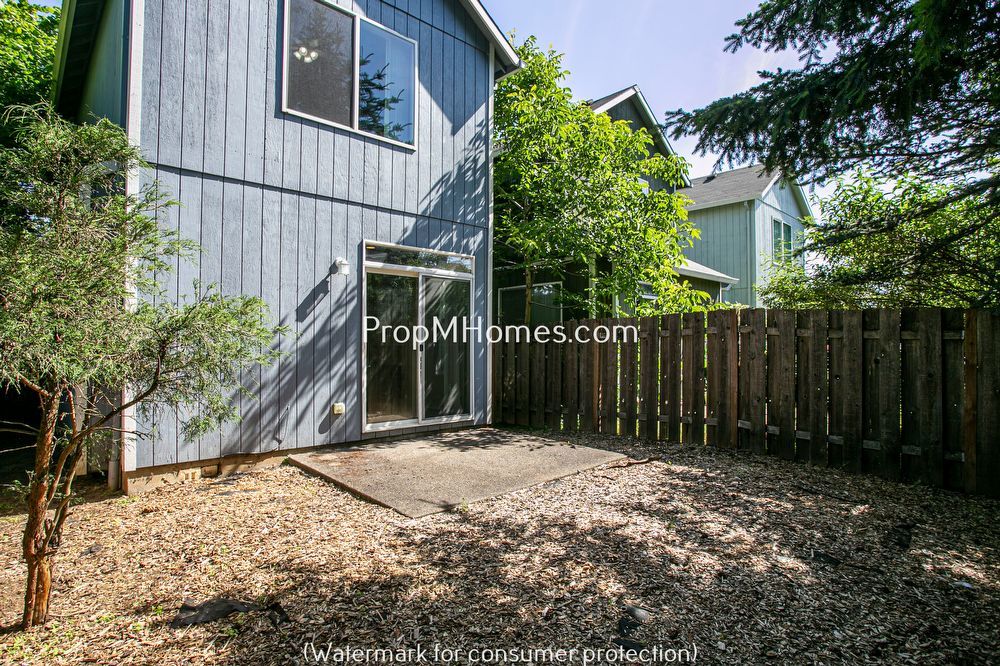 Adorable Three Bedroom Home In SE Portland - With A Spacious Backyard! property image