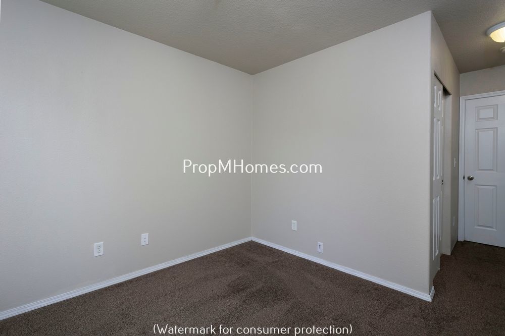 Adorable Three Bedroom Home In SE Portland - With A Spacious Backyard! property image