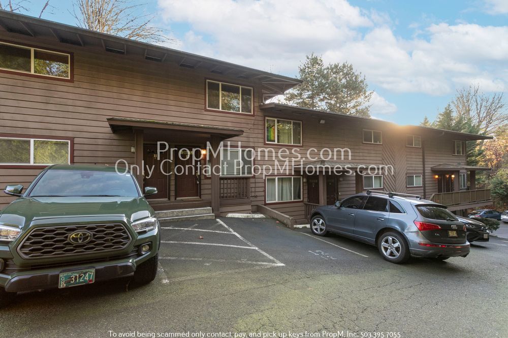 SW Portland Two Bedroom Condo In The Heart Of Burlingame! property image