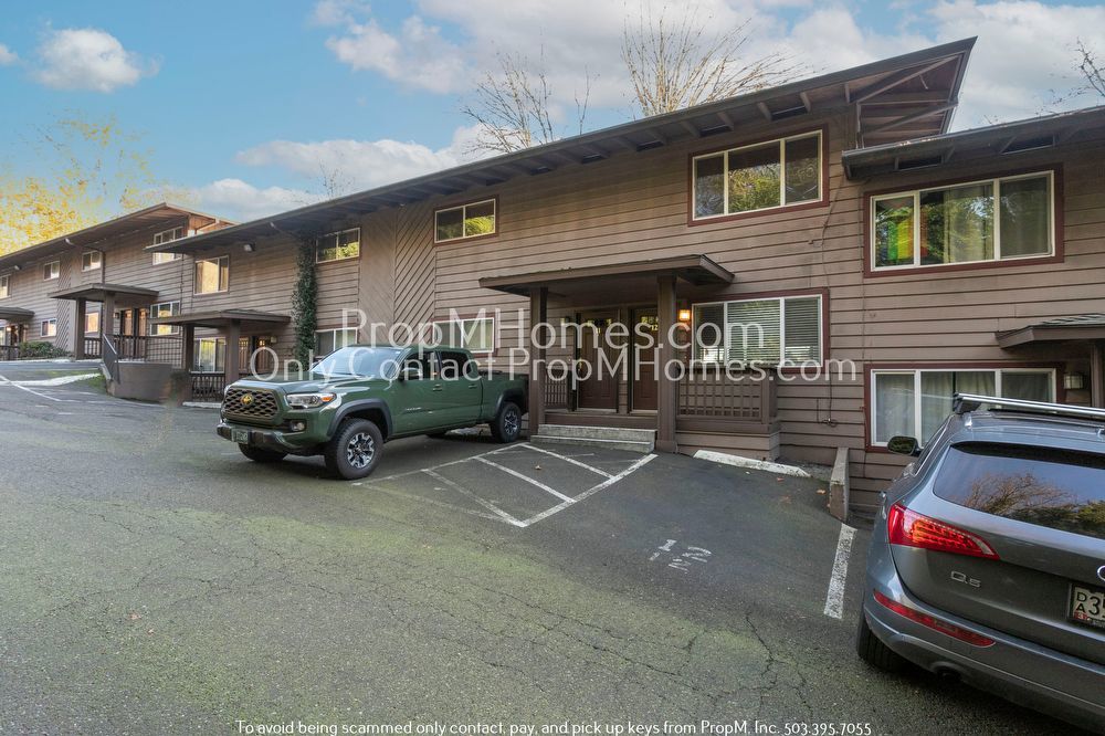 SW Portland Two Bedroom Condo In The Heart Of Burlingame! property image